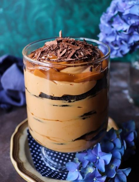 Argentine Desserts, Dulce De Leche Cake Recipes Easy, Mexican Hot Chocolate Cake, Latin Dessert Recipes, Traditional Argentinian Food, Treches Leches Cake, Latin Desserts, Argentinian Food, Desserts Around The World