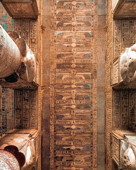 History’s Oddest Moments Dendera Temple, Temple Of Hathor, History Of Egypt, Titanic Facts, Egyptian Civilization, Ghost Of Christmas Past, Pyramids Egypt, Women Gathering, Go Back In Time