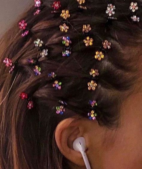 bezh on Twitter: "i want this… " Decorative Hair Clips, Fairy Hair, Flower Hair Clips, Aesthetic Hair, About Hair, Looks Vintage, Pretty Hairstyles, Flowers In Hair, Hair Looks