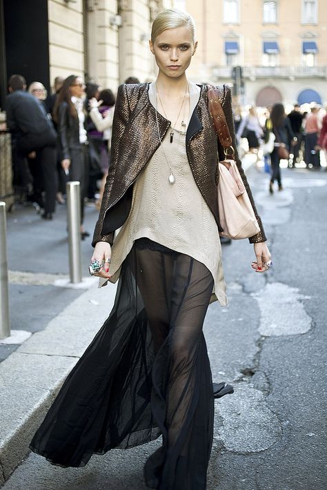 Abbey Lee Kershaw, Patti Hansen, Lauren Hutton, Model Street Style, Carrie Bradshaw, Street Style Chic, Style Crush, Mode Inspo, Chiffon Skirt