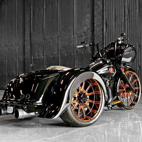 Trike Harley, Custom Street Glide, Harley Davidson Artwork, Harley Davidson Trike, Custom Motorcycles Harley, Road Glide Custom, Custom Trikes, Custom Baggers, Bobber Bikes