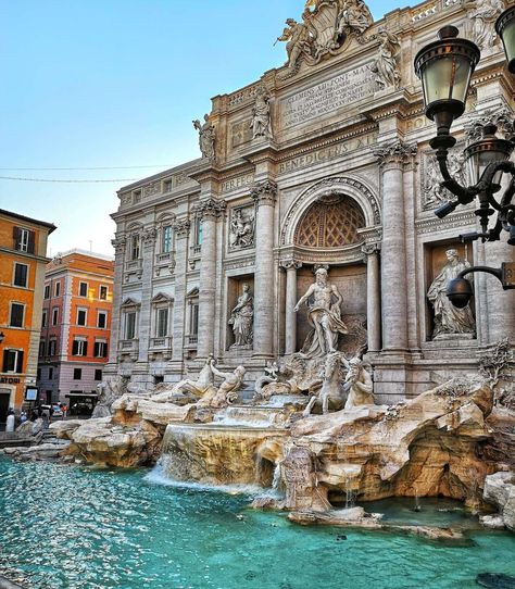 Trevi Fountain Pictures, Fountain Pictures, Roman Fountain, Beautiful Fountains, Piazza Barberini, The Trevi Fountain, Greek Sea, Things To Do In Rome, Trevi Fountain