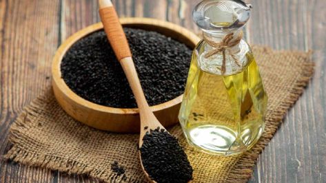 Black seed oil has nutrients essential for hair health. It can reduce dryness and may combat hair loss too. Know how to use black seed oil for hair growth. Cooking With Sesame Oil, Sesame Allergy, Mustard Seed Oil, Benefits Of Black Seed, Oil Substitute, Cinnamon Benefits, Arroz Frito, Cold Pressed Oil, Peanut Allergy