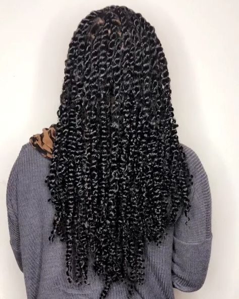 Houston Braider ✂️ on Instagram: “These are the medium passion twist the small are much fuller both are very light weight (she wanted them kinda short)💕💕💕…” Hair Colorful, Passion Twists, Haircut Pictures, Twist Braid Hairstyles, Short Hair Styles For Round Faces, Updo Hairstyles, Fancy Hairstyles, Hairstyles For Round Faces, Twist Braids