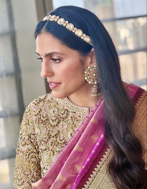 Matha Patti Hairstyles, Shloka Mehta, Akash Ambani, Simple Bridal Hairstyle, Engagement Hairstyles, Indian Wedding Jewelry Sets, Bridal Sarees South Indian, Grace Beauty, Fashion Terms