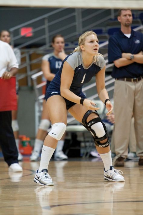 This player didn’t stand out because of her powerful 5-foot-9 frame, her long bleach blonde hair or because of the bulky knee brace that engulfed her left knee. In order to notice Anna Budinska, you didn’t need to see her, all you needed to do was listen. Knee Brace Aesthetic, Long Bleach Blonde Hair, Knee Brace Outfit, Acl Knee Brace, Acl Brace, Common Knee Injuries, Bag Of Ice, Acl Knee, Health Aesthetics