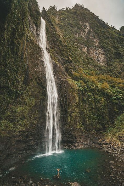 HANAKAPIAI FALLS TRAIL ON KAUAI, HAWAII - Journey Era Kauai Hiking, Kauai Travel, Kauai Vacation, Waterfall Hikes, Hiking Guide, Hawaii Life, Pacific Crest Trail, Kauai Hawaii, Appalachian Trail