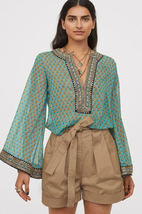 Sabyasachi Designer, Kaftan Blouse, Chiffon Kaftan, Casual Indian Fashion, Indian Dresses Traditional, Dress Indian Style, Elegant Blouses, Indian Designer Outfits, Fashion Attire