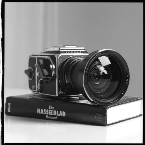 Hasselblad 40mm Distagon | by TheNixer Hasselblad 500cm, Fotocamere Vintage, Vintage Film Camera, Antique Cameras, Photo Gear, Camera Obscura, Medium Format Camera, Classic Camera, Old Cameras