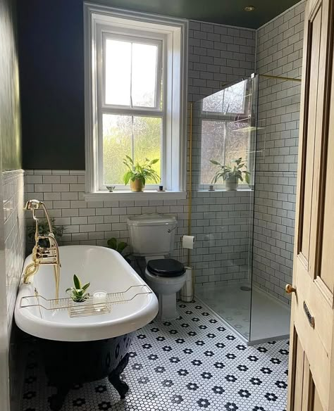 My Victorian House Love on Instagram: “🖤🖤🖤 Happy Monday. It's Lianne @riponhouse1887 hosting today. We found out today that our account has been cloned by another account…” Small Victorian Bathroom, Victorian House Bathroom, Victorian Bathroom Accessories, Plain Bathroom, Victorian Style Bathroom, Victorian Style House, Victorian Terrace House, Victorian Bathroom, Freestanding Bath