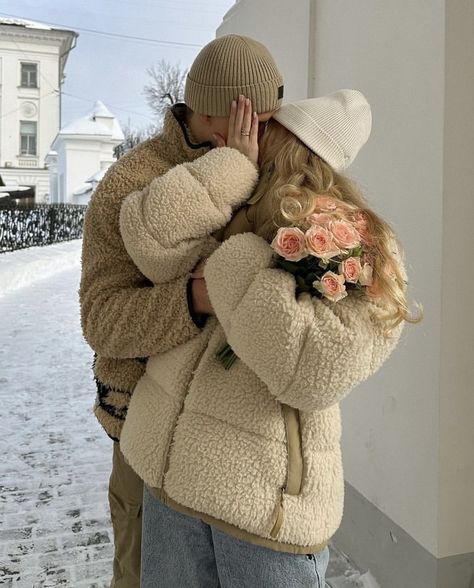 Couple Disney, Aesthetic Couple, Winter Inspo, The Love Club, Cute Couples Photos, Cute Relationship Goals, Winter Aesthetic, Couple Outfits, Paros