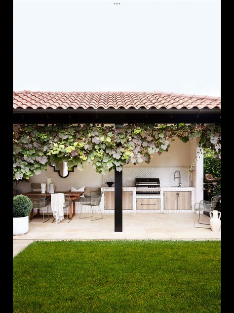 Outdoor Kitchen Area, Gucci Wallpaper, Luxury Outdoor Kitchen, Australian House, Barn House Design, Homes To Love, Patio Inspiration, Outdoor Living Design, Best Architects