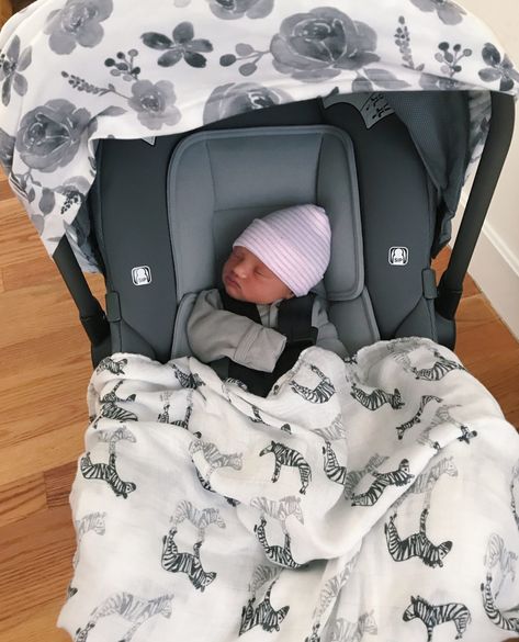 Newborn In Car Seat, Newborn In Carseat, Baby In Carseat, Baby Car Seats Newborn, Extra Petite, Baby Car Seat, Baby Sleep Problems, Third Baby, Foto Baby