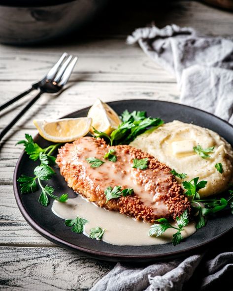 Crunchy Chicken with White Wine Lemon Butter Sauce - Cooking with Wine Blog White Wine Lemon Butter Sauce, Cooking With Wine, Chicken Fried Steak Recipe, Panko Chicken, Crunchy Chicken, Lemon Butter Sauce, Lemon Butter, Creamy Mashed Potatoes, Breaded Chicken