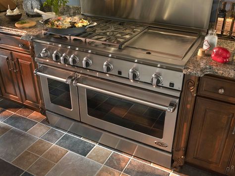 Love this stove top with griddle! Stove With Griddle, Viking Stove, High End Kitchen, Double Ovens, Oven Stove, Viking Range, Viking Appliances, Outdoor Kitchen Appliances, Kitchen Range