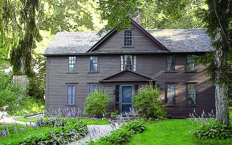 Louisa May Alcott's Orchard House Little Women House, Boston Attractions, Concord Massachusetts, Orchard House, New England Road Trip, Autumn Weekend, New England Fall, Louisa May Alcott, House Museum