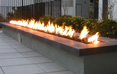 Fire Feature Modern Fire Pits, Fire Pit Decor, Backyard Decorations, Gas Fire Pits, Arizona Backyard, Easy Fire Pit, Fire Pit Materials, Small Fire Pit, Living Pool