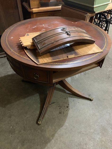 drum table makeover Refurbished Drum Table, Painted Drum Table Ideas, Painted Drum Table, Leather Top Table Makeover, Drum Table Ideas, Round Table Painting Ideas, Drum Table Makeover, Leather Top Coffee Table, Drum Tables