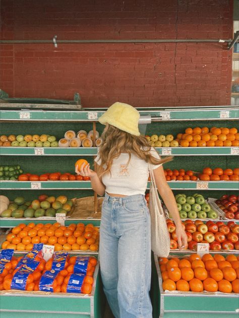 Yellow Bucket Hat Outfit, Yellow Hat Outfit, Fluffy Bucket Hat Outfit, Bucket Hat Outfit Aesthetic, Outfit With Bucket Hat, Hawaii Fits, Korea Outfit, April Ideas, Yellow Bucket Hat