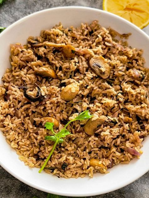 Thalappakatti Mushroom Biryani Vegetarian Biryani, Mushroom Biryani, Chilli Paste, Biryani Recipe, Green Chilli, Basmati Rice, Fennel Seeds, Biryani, Indian Food