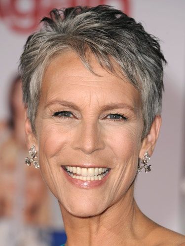 Jamie Lee Curtis-seriously considering getting mine cut like this! Love her cut! Celebrity Haircuts, Mom Hair, Very Short Haircuts, Hair Older Women, Short Grey Hair, Super Short Hair, Remy Human Hair Wigs, Jamie Lee Curtis, Hair Cuts For Women