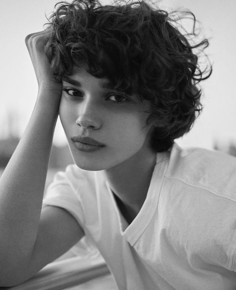 Mathilda Gvarliani, Short Hair Color, Penteado Cabelo Curto, October 21, Short Curly Hair, Messy Hairstyles, Munich, Kids Hairstyles, Short Curly