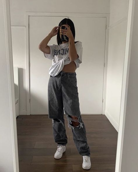 Baggy Clothes Aesthetic, Baggy Outfit Ideas, Looks Pinterest, Photographie Portrait Inspiration, Baggy Style, Baggy Clothes, Tomboy Style Outfits, Outfit Jeans, Swaggy Outfits