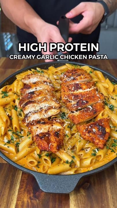 Creamy Garlic Chicken Pasta, Seasoning For Chicken, Garlic Chicken Pasta, Creamy Garlic Chicken, High Protein Meal Prep, Healthy High Protein Meals, Health Dinner Recipes, Creamy Garlic, Evaporated Milk