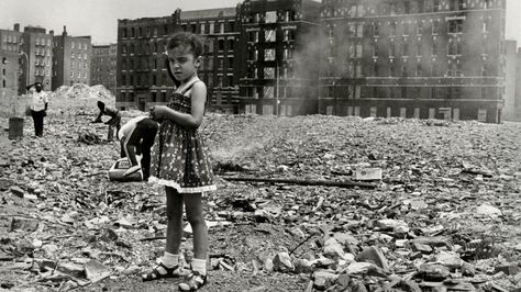 Director Vivian Vázquez Irizarry witnessed the fiery devastation that displaced more than a half-million people in the 1970s. Bronx 1970s, Nyc 60s, 1970s Photos, East Harlem, Da Hood, Gordon Parks, New York Pictures, Olden Days, Arts And Culture