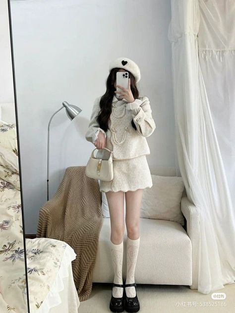 Outfit Rok, Fashion Chinese, Women Portrait, Fashion Kawaii, Photo Cute, Girl Fashion Style, Korean Fashion Dress, Born Pink, Ulzzang Fashion