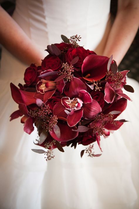 Burgundy Wedding Theme, Calla Lily Bridal Bouquet, Bouquet With Roses, Red Bridal Bouquet, Calla Lily Bridal, Burgundy Bouquet, Red Orchids, Calla Lily Bouquet, Red Bouquet Wedding