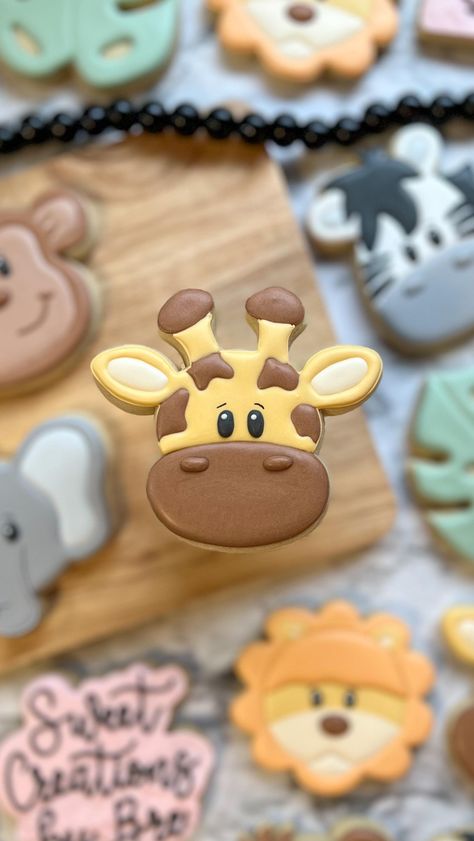 Instagram Crocodile Cookies, Giraffe Cookie, Animals Cookies, Giraffe Cookies, Cookies Icing, Safari Cookies, First Birthday Cookies, Baby Shower Giraffe, Third Birthday Party