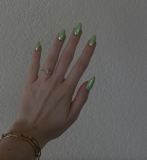 chrome green nails Green Pearl Chrome Nails, Light Green Metallic Nails, Irridescent Nails Green, Light Green Shimmer Nails, Green Pearlescent Nails, Olive Green French Nails, Shimmer Green Nails, Pearly Green Nails, Green Crome Nails Design