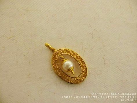 Vanki Designs Jewellery, Pearl Locket, Gold Pendent, Gold Jewelry Outfits, Old Design, Gold Chain Design, Beaded Necklace Designs, Gold Pendant Jewelry, Black Beaded Jewelry