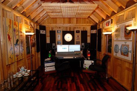 Peter Gabriel's "The Shed" ,  #Gabriels #Peter #shed Check more at https://shedstudio.naa7.com/peter-gabriels-the-shed/ Music Studio Shed, Backyard Music Studio, Home Studio Music Room, Small Music Studio Ideas, Studio Sheds, Studio Music Room, Shed Build, Creative Studio Space, Music Room Design