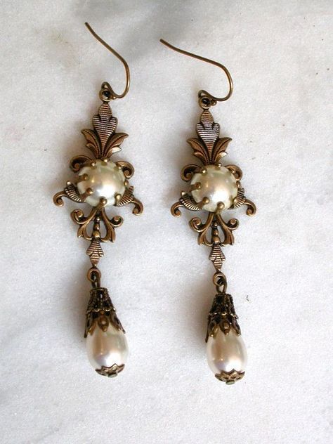 Victorian Accessories Jewellery, 1800s Earrings, Victorian Era Accessories, Victorian Core, Vintage Earrings Victorian, Dyi Earrings, 1800s Jewelry, Ornate Earrings, Hedda Gabler