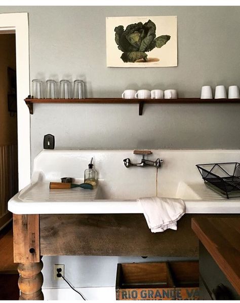 Diy Sink Vanity, Farmhouse Bathroom Sink, Best Kitchen Design, Old Sink, Kitchen Sink Design, Kitchen Design Color, Sink Design, Farmhouse Sink Kitchen, Farmhouse Bathroom Decor