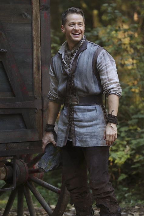 Larp Costume Men, Medieval Clothing Male, Medieval Mens Clothing, Roi Arthur, Emilie De Ravin, Josh Dallas, Medieval Clothes, Fair Outfits, Ginnifer Goodwin