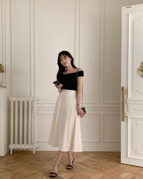 Outfit Imlek, Smart Casual Women Dress, Wedding Attire Guide, Rich Tita, Tita Outfit, Graduation Fits, Attire Guide, Elegant Midi Skirt, Simple Casual Outfits