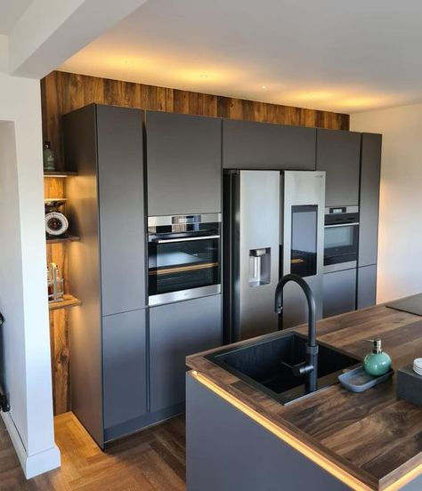 Kutchenhaus Altrincham on Instagram: "This combination 😍 Pictured is our Touch Slate Grey doors paired with our Timber Oak worktop. We love this! If you would like a kitchen like this in your home, get in touch today to see how we could provide you with a custom top quality German kitchen! Kitchen design consultations available now! Unsure on where to start? DM us for more information ℹ️ 0161 327 1513 showroom@altrincham.kutchenhaus.co.uk 31-33 Stamford New Road, WA14 1EB #altrincham #sal German Kitchen Design, Oak Worktop, German Kitchen, Grey Doors, Future Kitchen, Custom Top, New Roads, Slate Grey, Work Tops