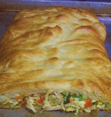 Savory Chicken Vegetable Strudel recipe using refrigerated crescent roll dough Chicken Strudel Recipe, Savory Strudel Recipes, Chicken Strudel, Savory Strudel, Pastry Savory, Vegetable Strudel, Savory Bakes, Crescent Roll Appetizers, Stuffed Breads