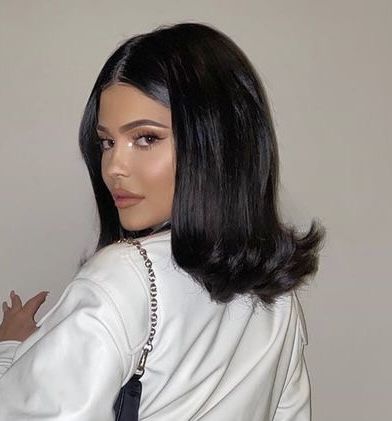 Kylie Jenner Short Hair, Style Année 80, Kylie Hair, Kylie Jenner Hair, Hairdos For Curly Hair, Short Black Hairstyles, Penteado Cabelo Curto, Hair Stylist Life, No Eyeliner Makeup