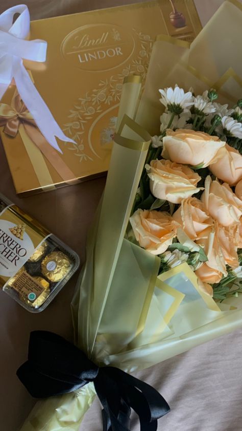 Flowers And Chocolate Gift, Aesthetic Chocolate, Flowers And Chocolate, Chocolate Aesthetic, Happy Birthday Wallpaper, Aesthetic Gift, Nothing But Flowers, Chocolate Bouquet, Flower Therapy