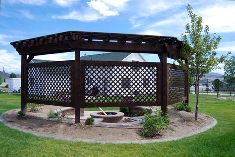 Privacy Trellis, Gazebo With Fire Pit, Timber Pergola, Backyard Fire Pit, Yard Landscaping Simple, Cheap Pergola, Building A Pergola, Garden Privacy, Backyard Privacy