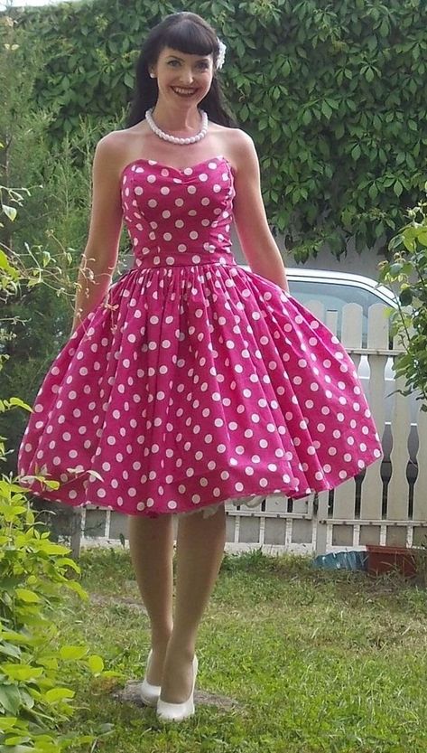 Rockabilly Girls, Mode Rockabilly, Pinup Dress, Knee Length Bridesmaid Dresses, Rockabilly Girl, 1950s Retro, Robes Vintage, Pin Up Dresses, Rockabilly Dress