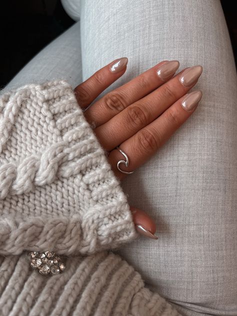 Light Colored Nail Designs, Thanksgiving To Christmas Transition Nails, September Beach Nails, Beachy Fall Nails, Fall Short Square Nails Ideas Autumn, Neutral Thanksgiving Nails, Summer Fall Transition Nails, September Manicure, Fall Nails Trending