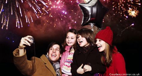 New Year's Eve Ideas for the entire family Family New Years Eve, New Years Eve Events, Kids Lying, Me Images, Peinados Recogidos, New Year Images, Ideas Family, Family Event, Family Events