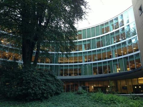 Portland State Library. Portland State University Aesthetic, Oregon University Aesthetic, Oregon State University Aesthetic, University Of Oregon Campus, Powell Bookstore Portland Oregon, Portland State University, Grad Student, Dream College, Grad School