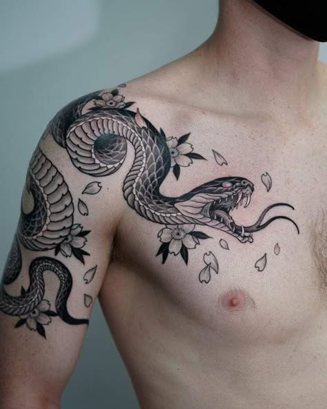 Dragon Tattoo Shoulder, Japanese Snake Tattoo, Cobra Tattoo, Tattoo Snake, Serpent Tattoo, Snake Tattoos, Mens Shoulder Tattoo, Snake Tattoo Design, Shoulder Arm Tattoos