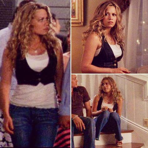 11 Likes, 0 Comments - Womensonetreehill (@womensonetreehill) on Instagram: “Haley James Scott outfits❤ #oth #onetreehill #tvshows #series #actress #celebs #haleyjamesscott…” One Tree Hill Haley Outfits, Payton One Tree Hill Outfits, Hailey James Scott Outfits, Haley Scott Outfits, Hayley James Scott Outfits, Brooke One Tree Hill Outfits, Haley James Scott Outfits, Haley One Tree Hill, One Tree Hill Outfits